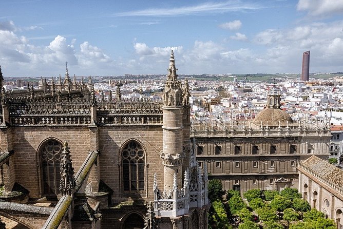 Alcazar, Cathedral and Giralda Santa Cruz - Architectural Marvels of the Sites
