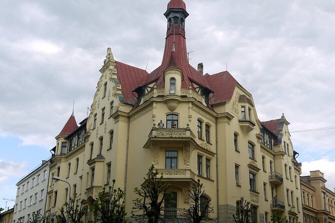 Alternative Riga: Central Market and Moscow Suburb Tour - Professional Guide Experience