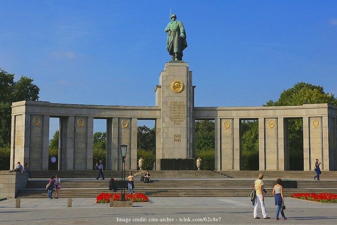 Berlin During the Second World War: Private Half-Day Walking Tour - Divided Berlin: East vs. West