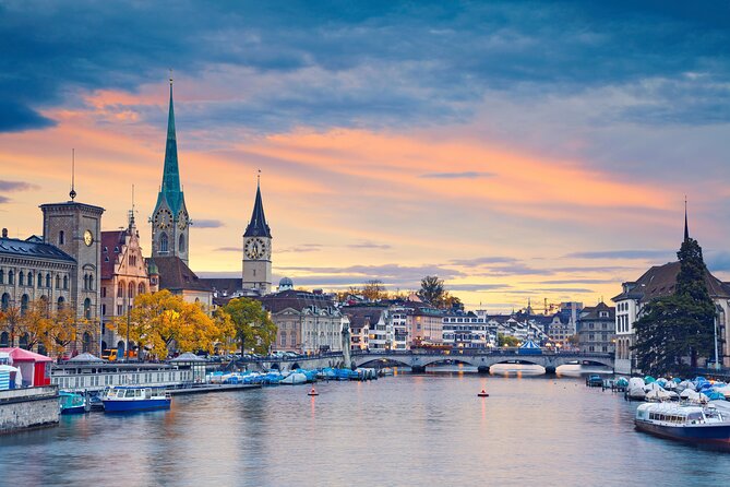 Best of Zürich & Surroundings: Walking Tour, Cable Car and Ferry - Exploring Zurichs Old Town