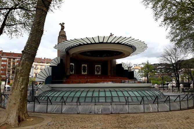 Bilbao Highlights Private Tour & Boat Ride - Meeting and Accessibility