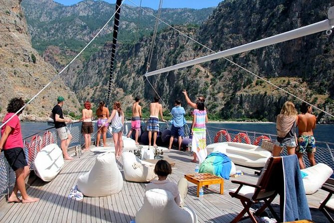 Bodrum Sightseeing & Relaxation Yacht Cabin Charter - Meeting and Pickup Details