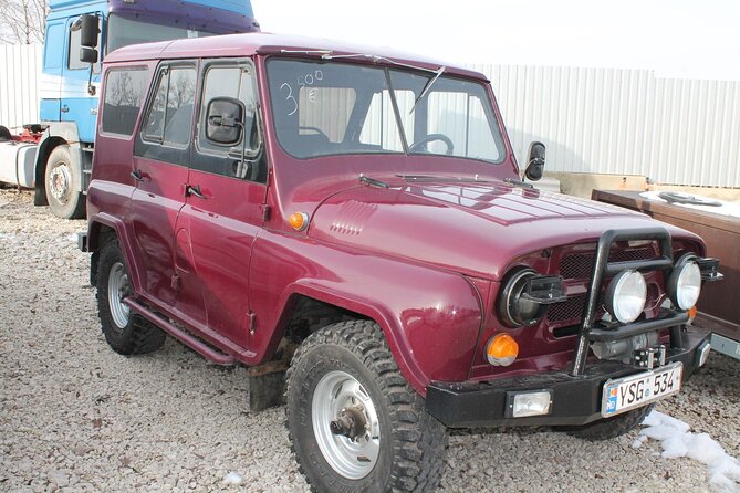 Brasov Hills Old 4x4 Off-Road Tour With Picnic - Vehicle and Safety Considerations