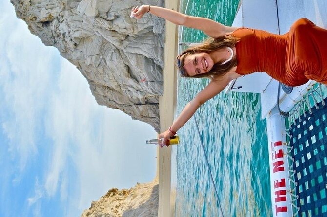 Cabo San Lucas Sunset Cruise With Unlimitted Drinks - Cruise Activities
