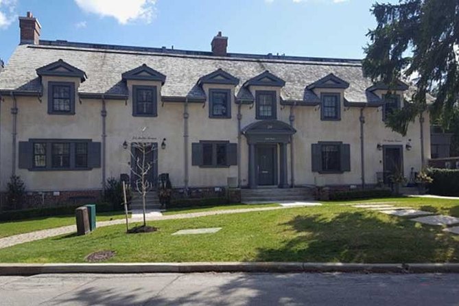 Casa Loma: Uncover the Stories Behind the Regal Facades on an Audio Walking Tour - Exploring Casa Lomas Grandeur