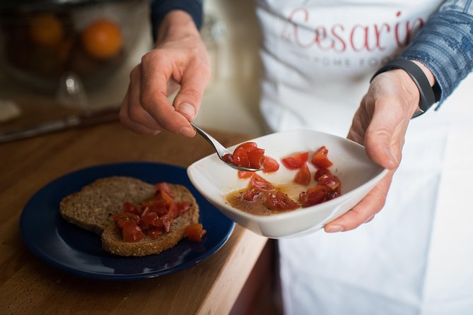 Cesarine: Market Tour & Cooking Class at Locals Home in Siena - Exploring the Local Market
