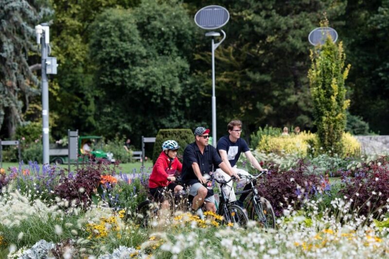 Choose a Bicycle and Make Your Own Tour in Budapest - Included Amenities for Participants
