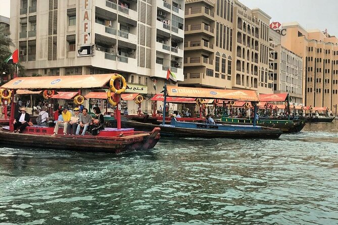 Dubais Old Town Tour and Have Lunch With Locals - Visiting the Iconic Grand Mosque