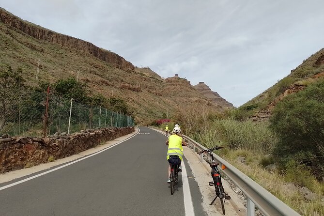 E-Bike Rental 80 Km Battery Life: Gran Canaria Mountains or Coast - Terrain and Accessibility