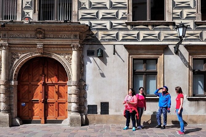 Early Good Morning Krakow Walking Tour With Traditional Breakfast - Dietary Accommodations and Gratuity