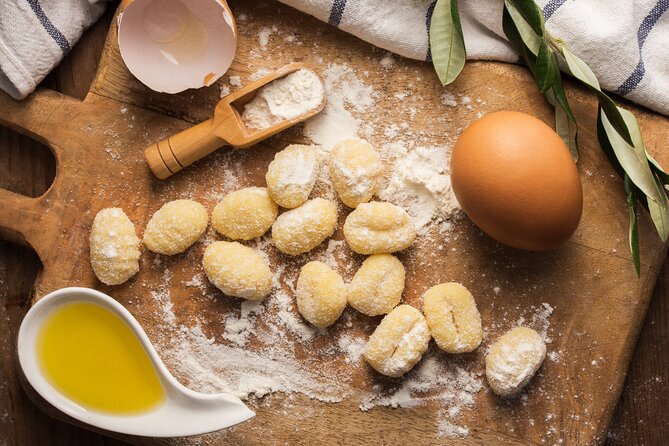 Florence: Home Made Pasta Cooking Class With a Local Chef - Meeting Location and Details