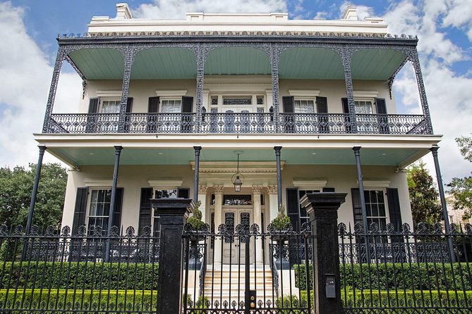 Garden District Walking Tour of New Orleans - Lush and Tree-Lined Streets
