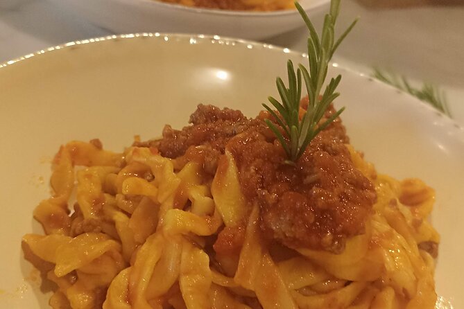 Garfagnana Hand-On Cooking Class and Meal - Crafting the Classic Ragù