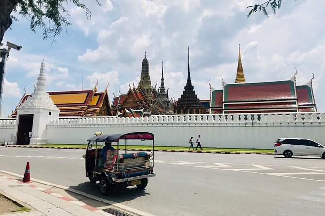 Guided Tour in Grand Palace & Emerald Buddha by Myproguide - Booking and Cancellation Policy