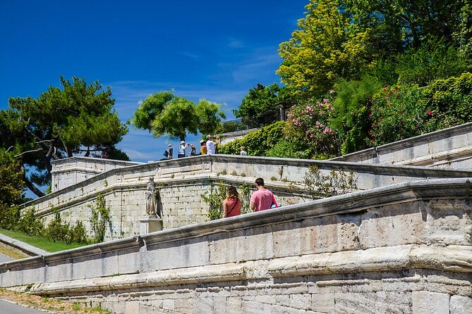 Guided Tour of Avignon - Avignons Historical Significance