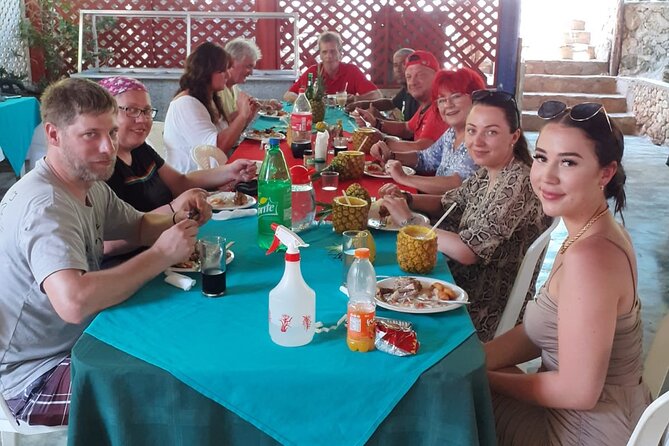 Half Day Tour to El Limón Waterfall With Lunch - Accessibility and Participation