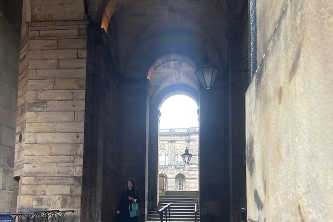 Hidden Gems of Edinburgh Tour - Local Insights