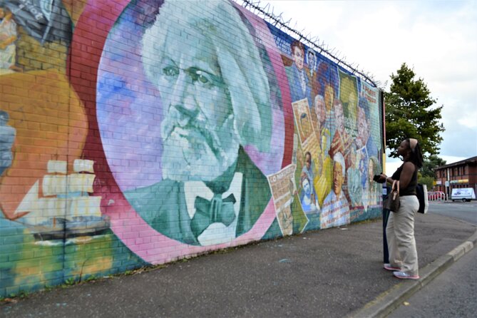 Highlights of Belfast Sightseeing 4 Hours Private Tour - Knowledgeable and Engaging Guides