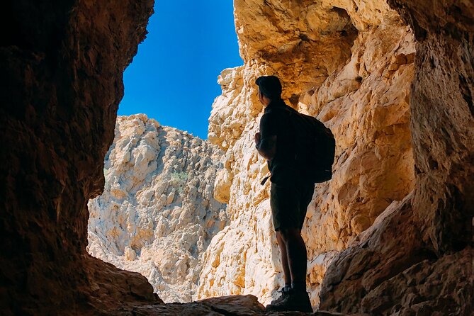 Hiking in the UAE's Scenic Hajar Mountains - Group Size and Accessibility