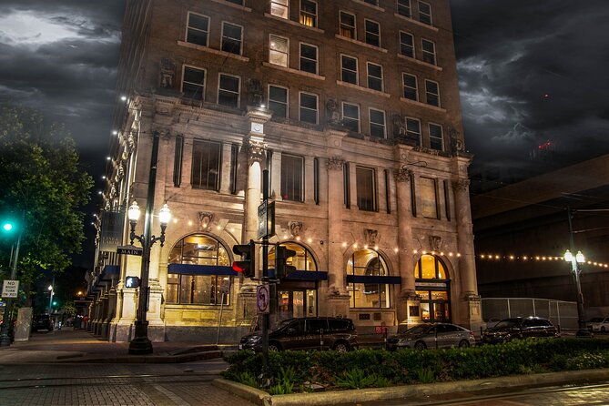 Houston Ghosts and Hauntings By US Ghost Adventures - Uncovering Mollys Pubs Spooky Secrets