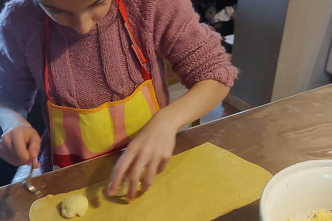 Intimate and Authentic Pasta Lesson & Chianti Wine. Free Parking - Savoring the Homemade Meal