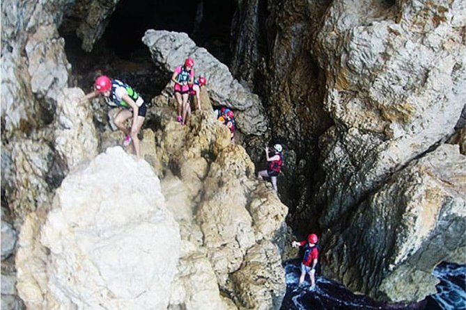 Kayak Excursion in Altea to Cova Dels Coloms Platja Mascarat - Participant Requirements
