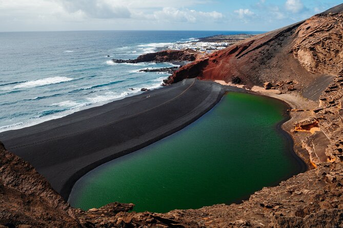 Lanzarote Minibus Tour: A Different Route - Evaluating the Guides Knowledge and Expertise