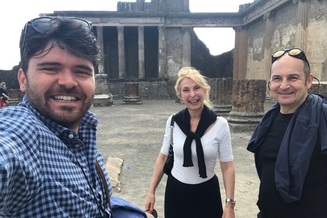 Life and Death of the Roman City of Pompeii With a Local Guide. Private Tour - Architectural Marvels of Ancient Pompeii