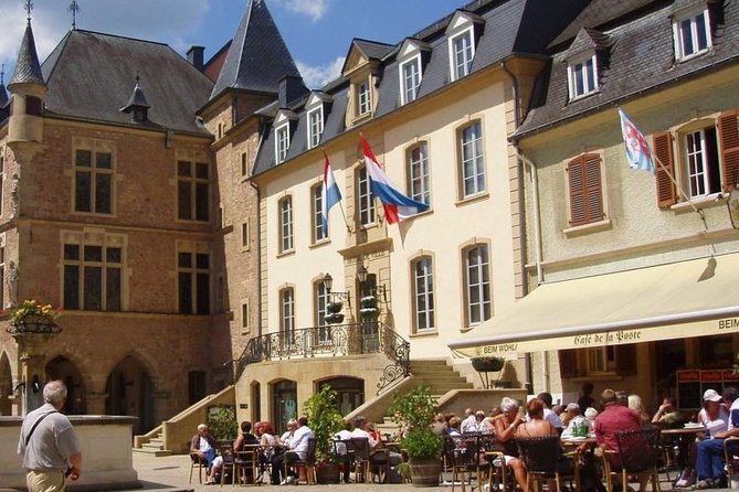 Luxembourg Airport Transfers : Luxembourg to Airport LUX in Luxury Van - Door-to-Door Transportation