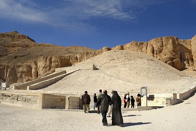 Luxor With Private Car and Private Tour Guide From Hurghada - Experience the Horse Carriage Ride