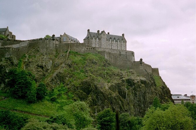 Luxury Private Transfer From Edinburgh Airport to Edinburgh City - Sum Up