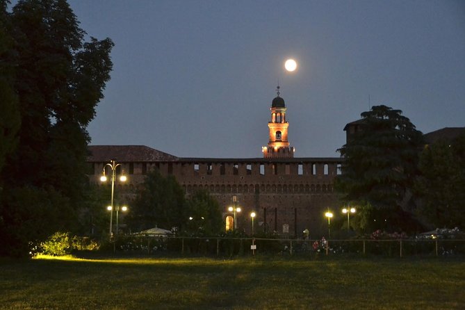 Milan Private Guided Tour by Night - Insightful Commentary on Historical Significance