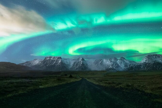 Northern Lights Minibus Tour With Free Photos & Hot Chocolate - Pricing and Booking