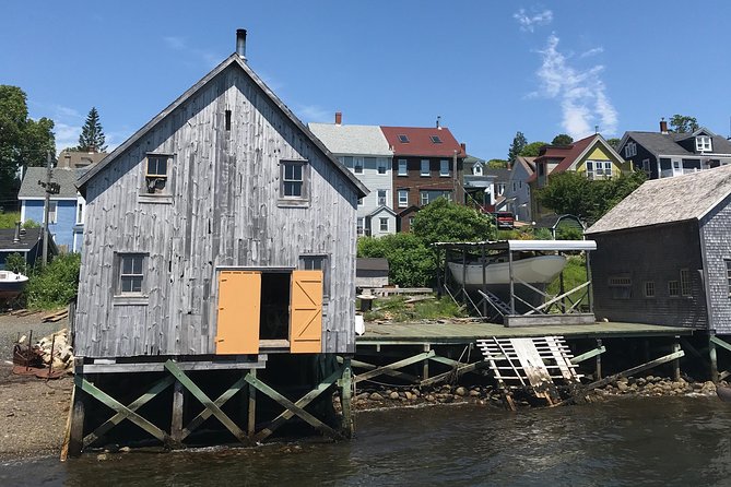 Nova Scotia Day Tour - Visit Peggys Cove, Lunenburg, and the Annapolis Valley. - Guide Expertise and Engagement