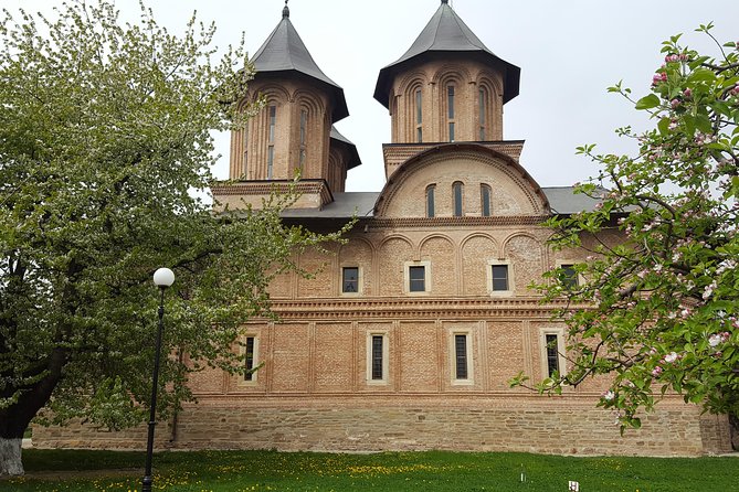 On Dracula Footsteps Full Day Tour Small Group - Visiting Curtea De Argeș and Poenari