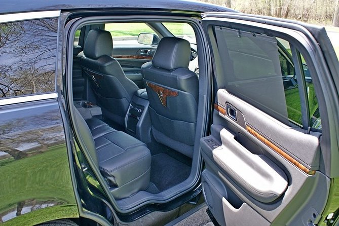 One-Way Private ORD Airport Meet and Greet Transfer by Sedan - Operating Hours