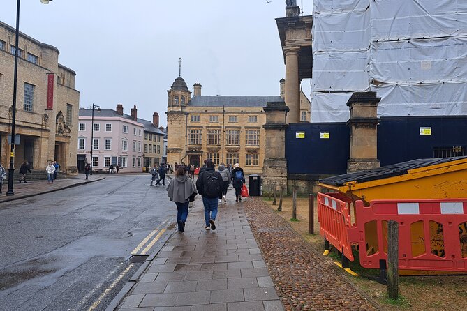 Oxford Self-Guided Tour and Exploration Game: The Watch Thief - Solving the Theft Mystery
