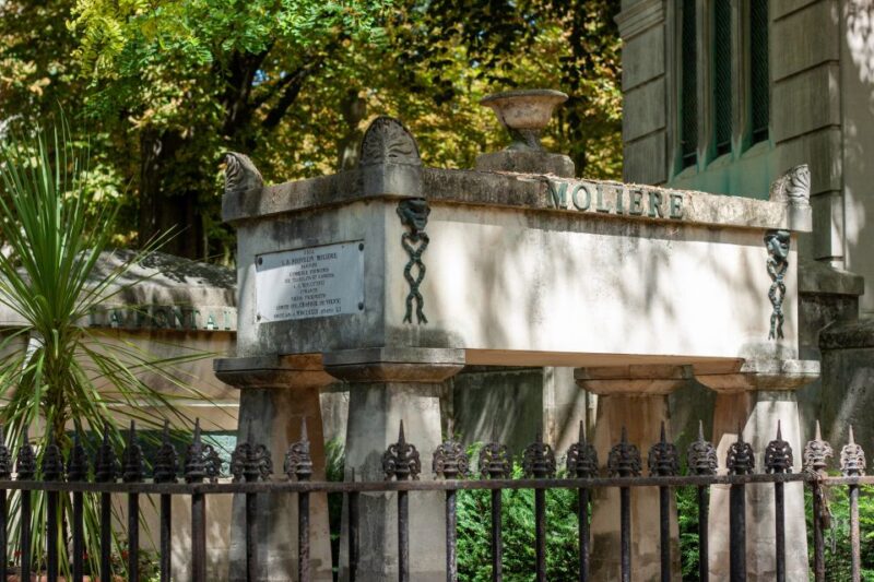 Paris: Famous Graves of Pere Lachaise Cemetery Guided Tour - Participant Information