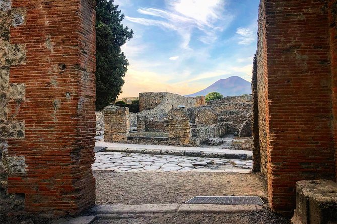 Pompeii Skip-The-Line Private Tour - Exploring Pompeiis History