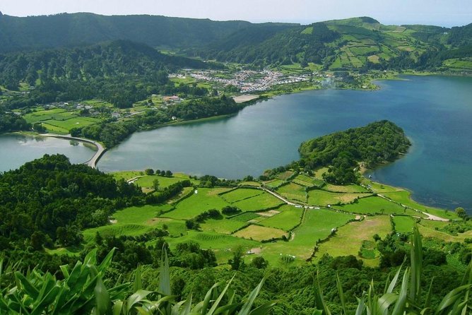 Ponta Delgada: SHORE EXCURSION to Sete Cidades Green & Blue Lakes - Meeting and Pickup