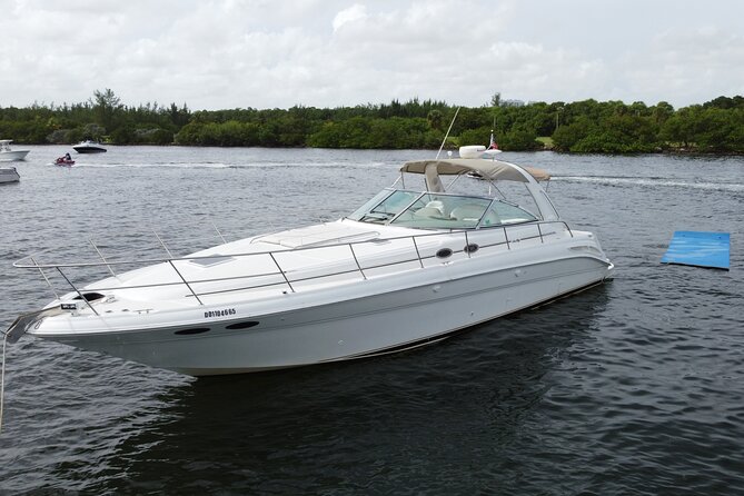 Premium Miami Yacht Tour Experience: Captain, Champagne & Party! - Customer Reviews