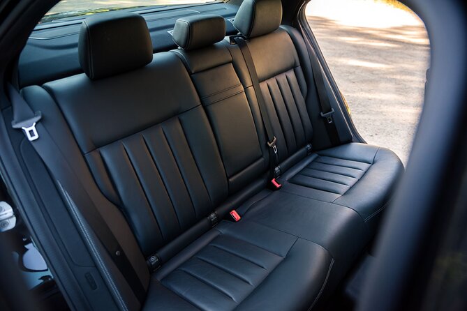 Private Calgary to Banff One-way Transfer in Luxury Car - Group Participation
