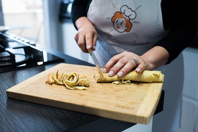 Private Cooking Class at a Cesarinas Home With Tasting in San Gimignano - Privacy and Accessibility