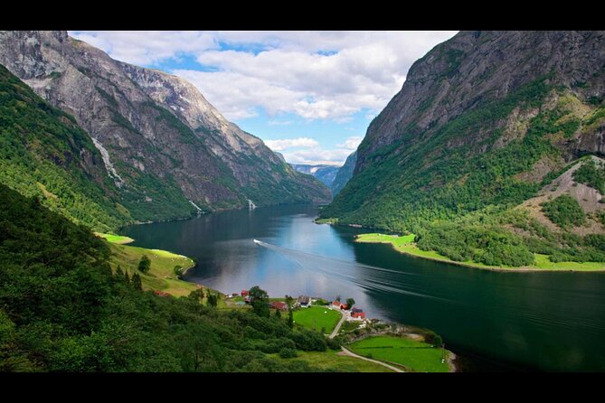 Private Day Tour to Flåm, Incl RIB Sognefjord Safari Flåm Railway - Flåm Railway Experience