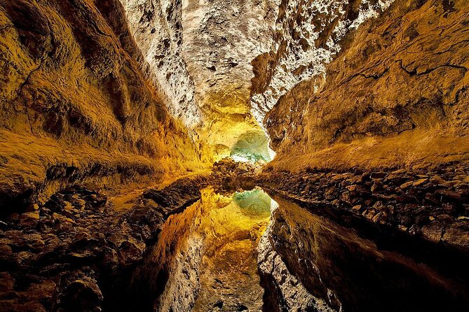 Private Luxury Full Day Timanfaya Tour, Jameos Del Agua and Cueva De Los Verdes - Accessibility and Participation