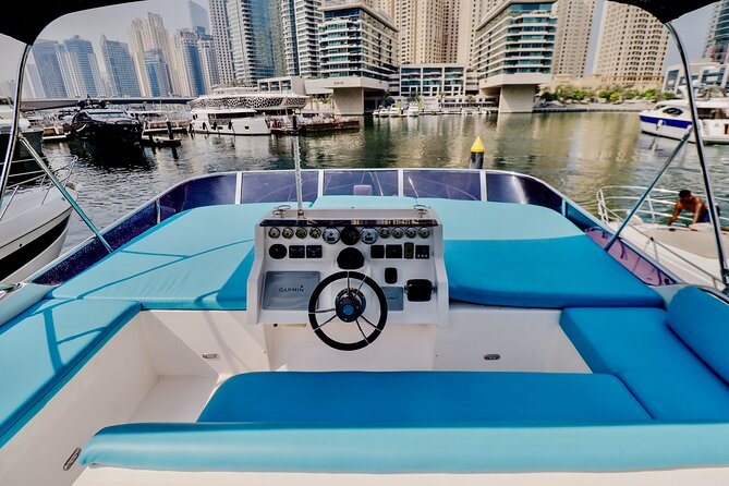 Private Luxury Yacht Cruise Around Atlantis and Dubai Marina - Meeting Point and Accessibility