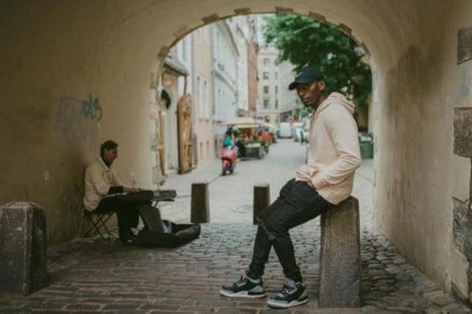 Private Photo Session With a Local Photographer in Riga - Photographers Qualifications