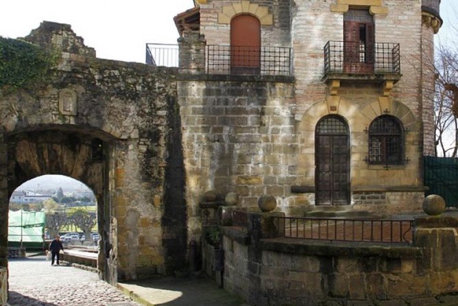 Private Tour of Fuenterrabia With Pintxo and Pasaia Coast. - Experiencing Local Cuisine