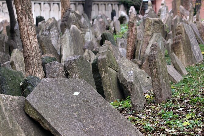 Private Tour of the Jewish Museum With Synagogues and Cemetery - Visiting the Jewish Cemeteries