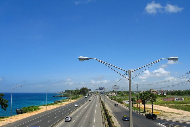 Private Transfer Santo Domingo Airport Area (1 to 27 Pax) (Price per Way) - Service Inclusions